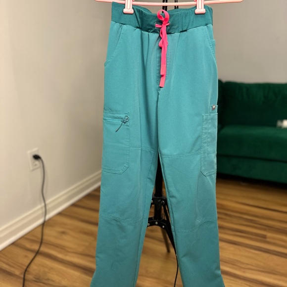 Limited Edition Figs in Hydrogreen XS/P - Picture 10 of 16